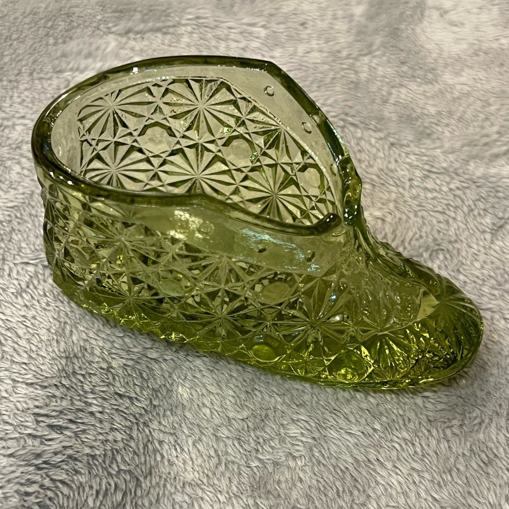Vintage Fenton Green Glass Baby Bootie Shoe Button and Daisy Design